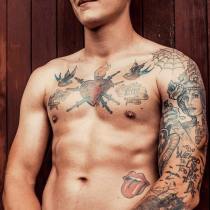 Darra-Magic-Men-Topless-Waiter