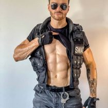 Justin-Drake-Topless-Waiter-Magicmen-Adelaide