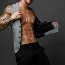 Leo-toplesswaiter-melbourne