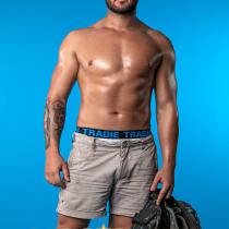 Lochie-Melb-Topless-Waiter