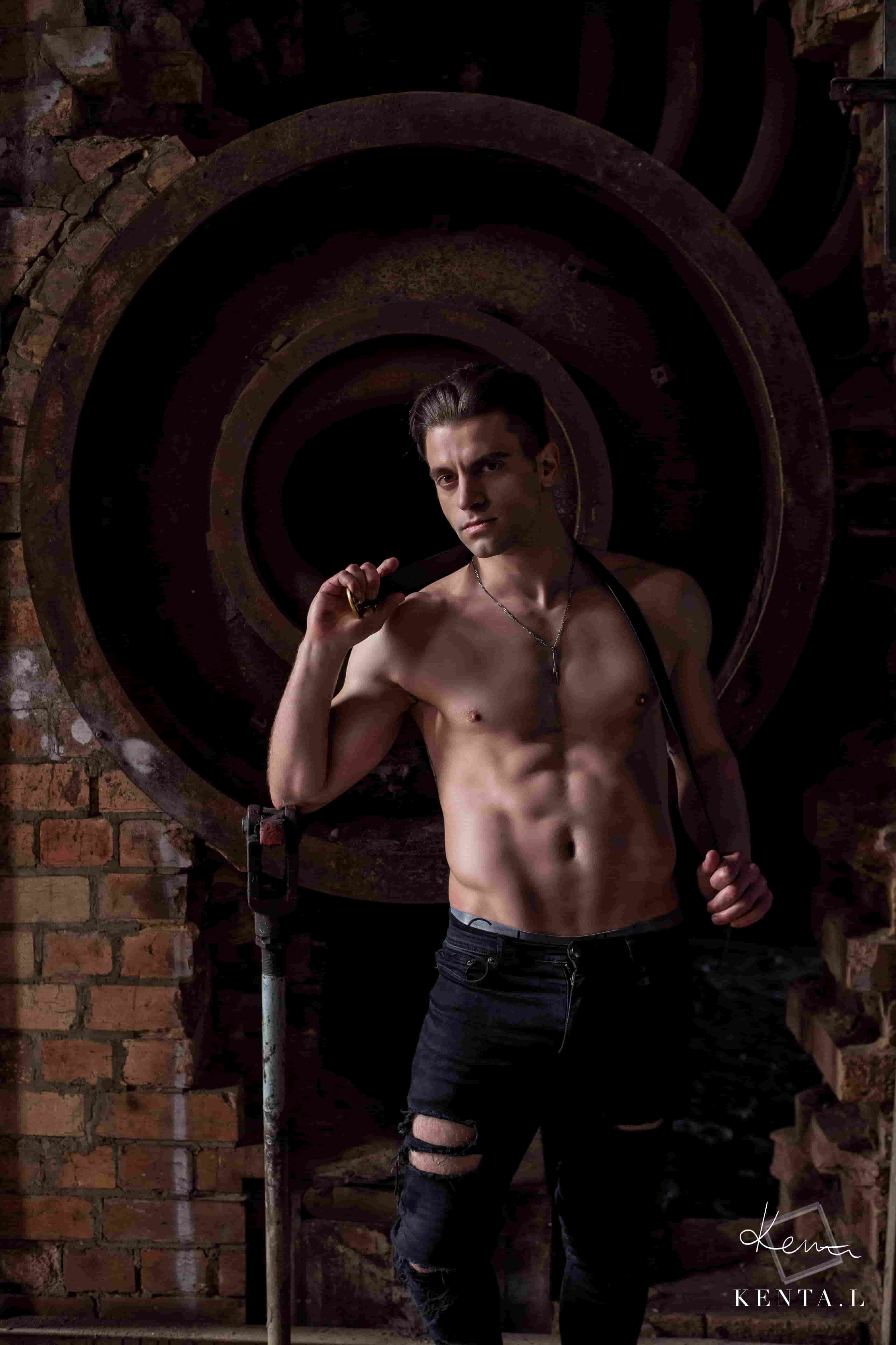 Melbourne-Topless-Waiter-Patrizio