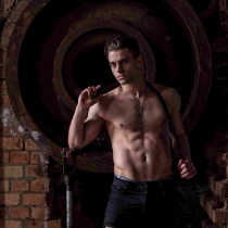 Melbourne-Topless-Waiter-Patrizio