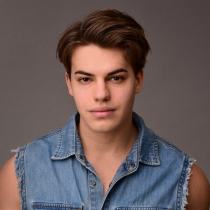 Beau-Magic-Men-stripper