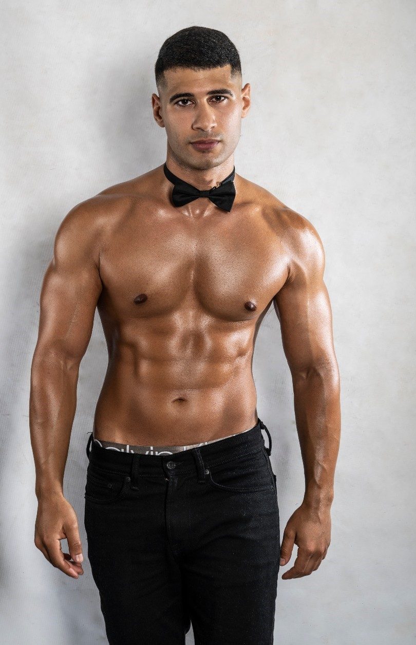 Tarik-Sydney-Topless-Waiter-Magicmen